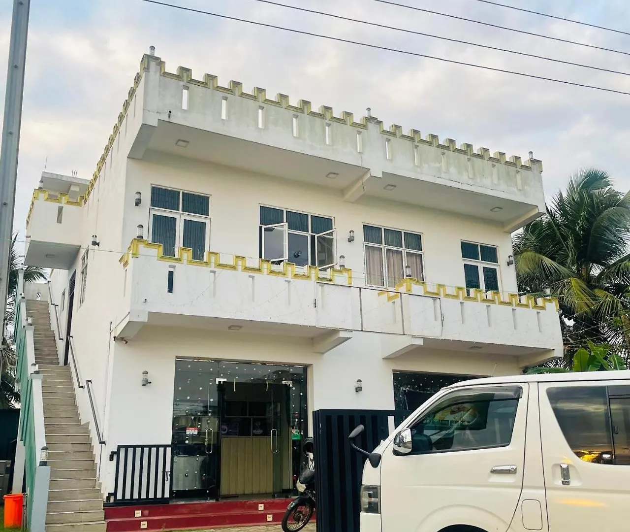 Travel Kingdom In Negombo Hotel