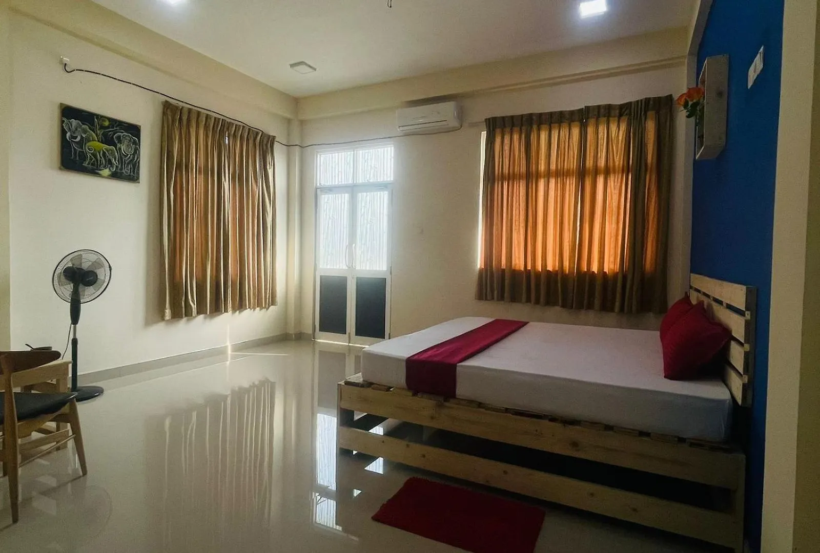 Travel Kingdom In Negombo Hotel Bed & Breakfast